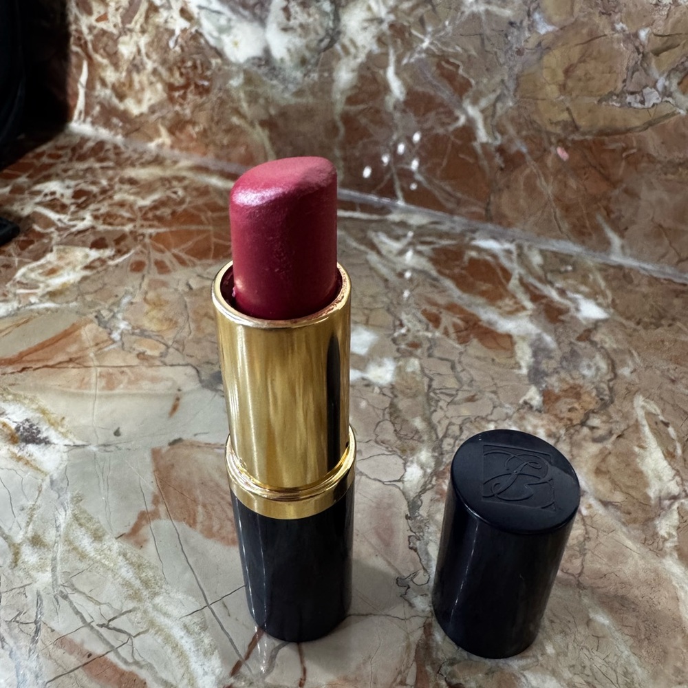 Estee Lauder Red Lipstick Bold and Luxurious